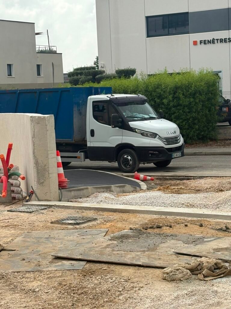 Benne à déchets verts à Collobrières